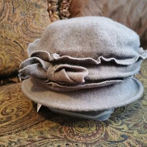 100% wool hat bnwt
